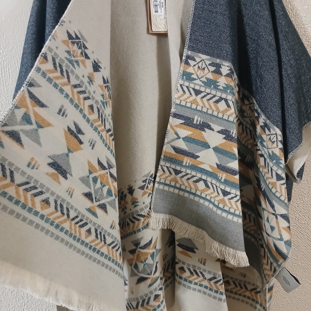 Quagga Accessories Brand Reversable Ruana - Picture 8 of 16